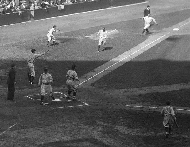 Yankee Stadium, Bronx, NY, October 7, 1927 – Yankees Spank Pirates 8-1 In World Series Play