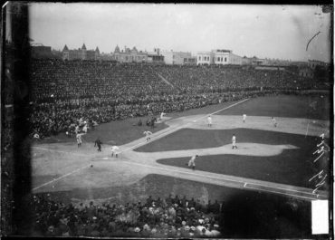 West Side Grounds, Chicago, IL, June 1907 – Crowd on the field for NY Giants and Cubs
