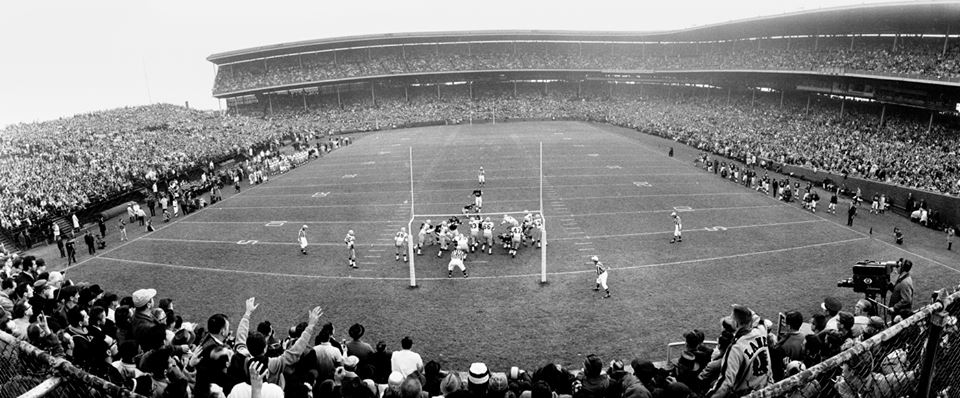 Wrigley Field, Chicago, IL, November 17, 1963 – Bears defense pounds Green Bay Packers in 26-7 win