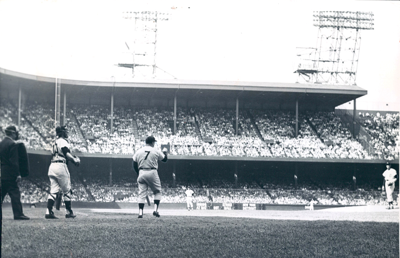 Tigers Stadium, Detroit, MI, September 17, 1961 – An angry Mickey Mantle has words for Tigers ace Jim Bunning