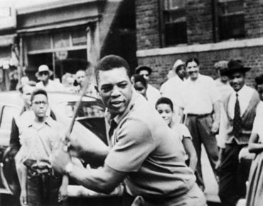 Willie Mays Makes an Incredible Catch!