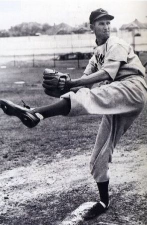 Another Edition of Baseball’s Forgotten Stars: Ewell “The Whip” Blackwell